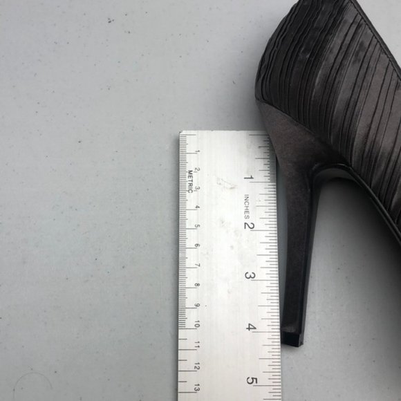 LIKE NEW NAUGHTY MONKEY PLATINUM FABRIC SZ US9 4.5” HEELS ⭐️ - Picture 9 of 10